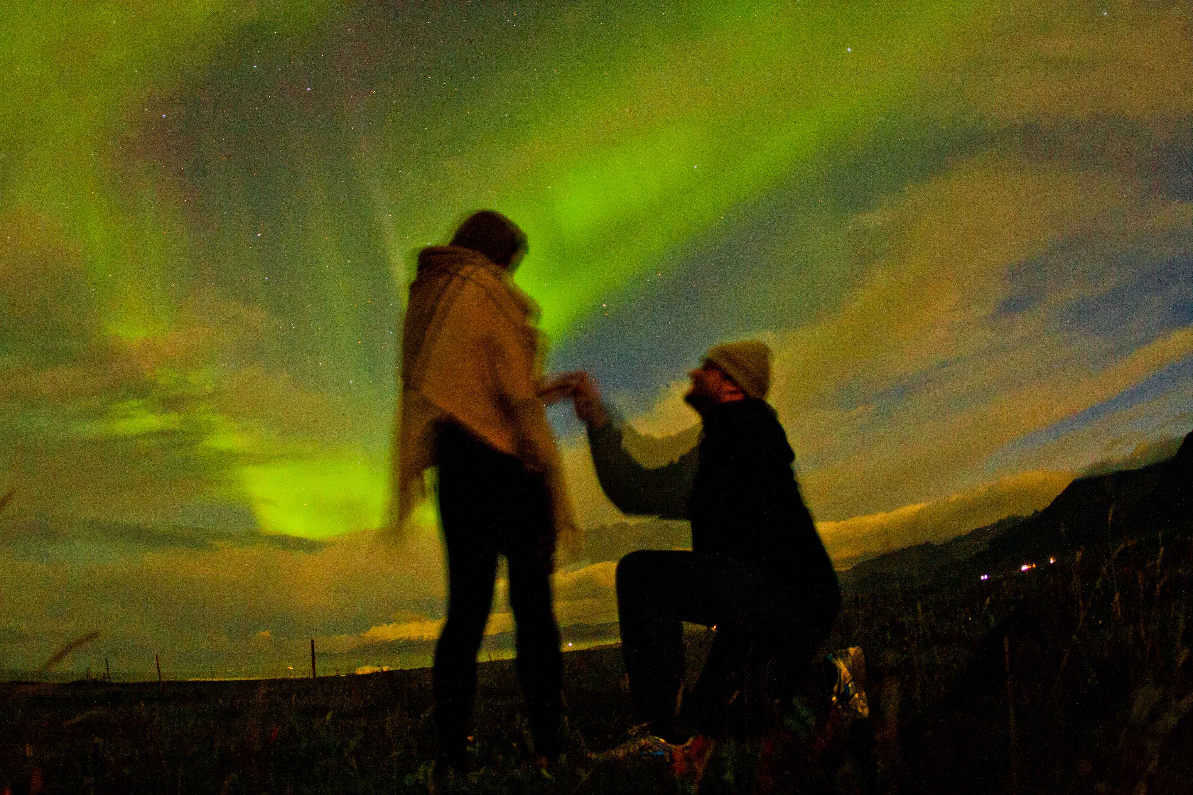Scientist Proposes to Girlfriend in Amazing Northern Lights Time-Lapse Video